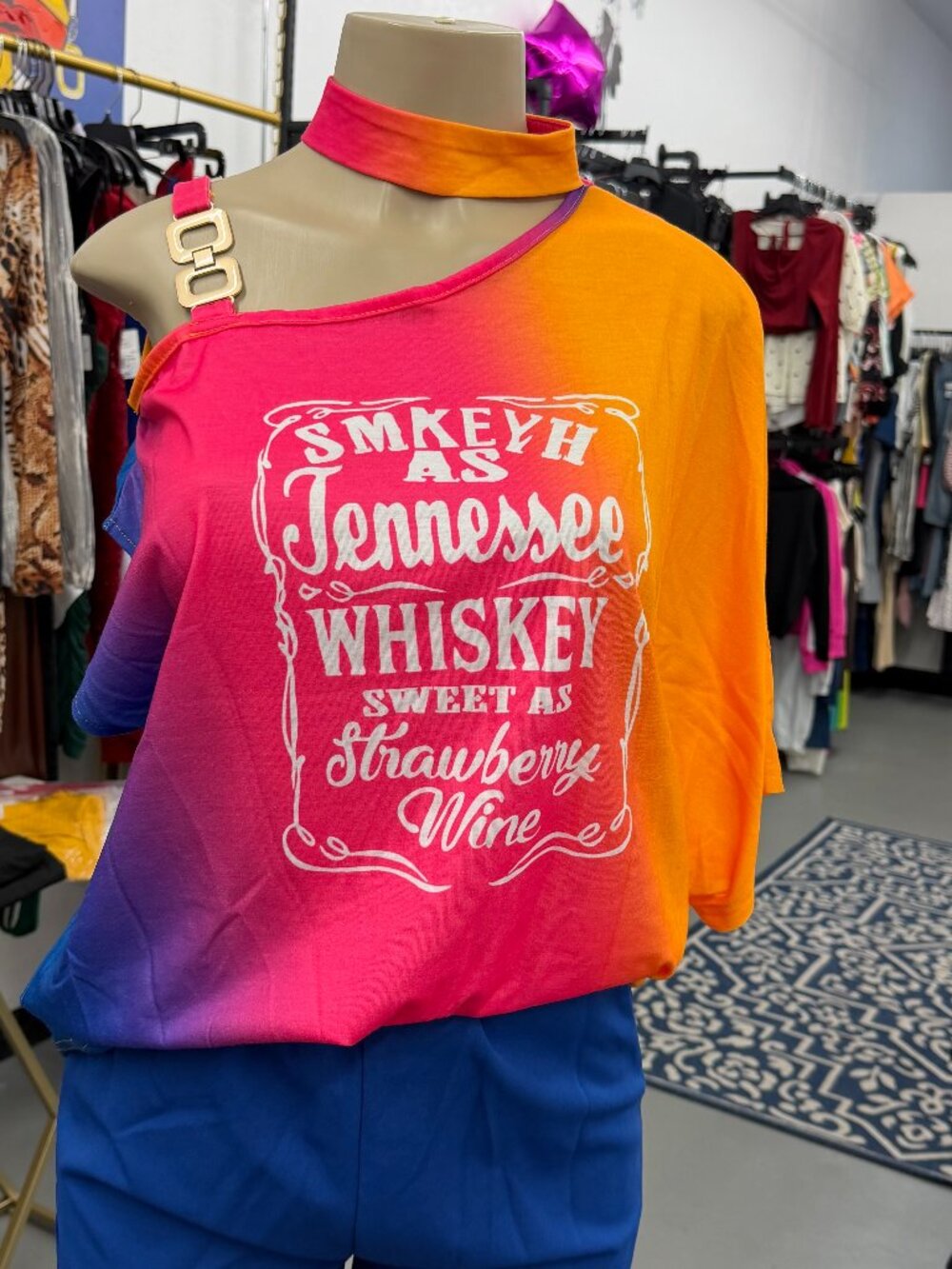 Tennessee whiskey top with chain strap